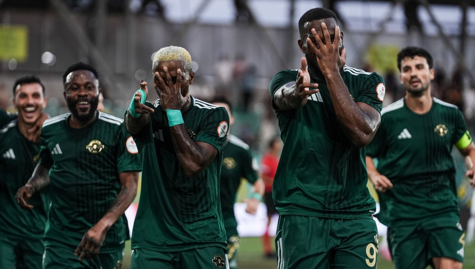 esenler erokspor 1 ligde haftayi lider tamamladi b2HY14cx