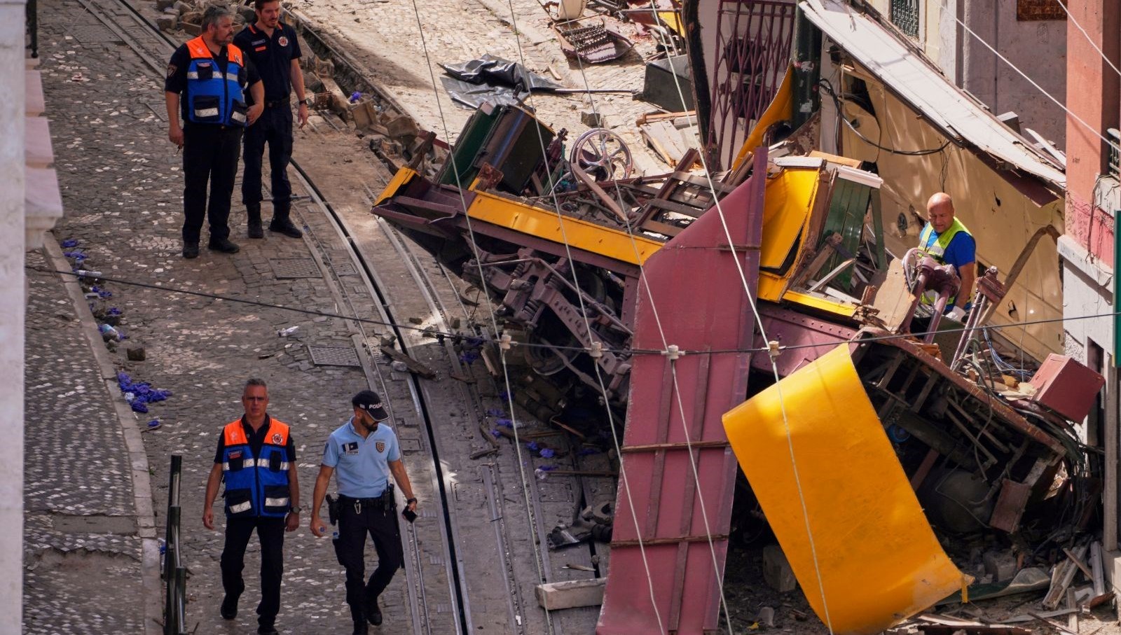 lizbonda funikuler faciasi kaza sabahi denetimden gecmis QTvPpHaY