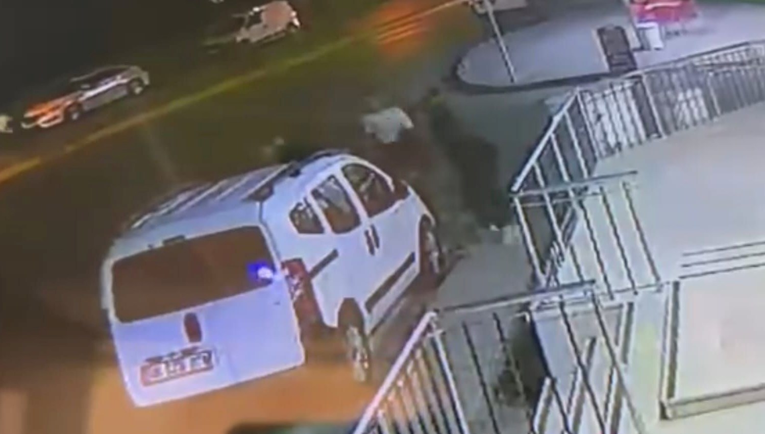 sosyal medyadaki kavga sokaga tasindi 10 yerinden bicakladilar HIXqMLPp