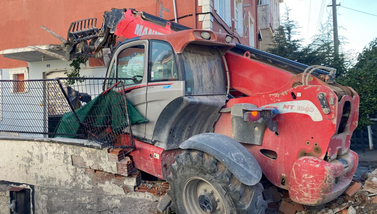 yokus asagi kontrolden cikan is makinesi dehset sacti 2si cocuk 4 yarali ygu67rcf