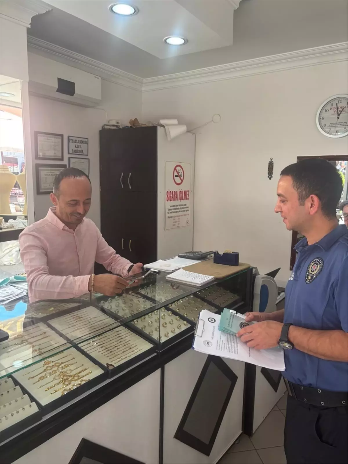 bursada polisi esnaf ve vatandaslarla bilgilendirme calismasi 7Adfmxgf