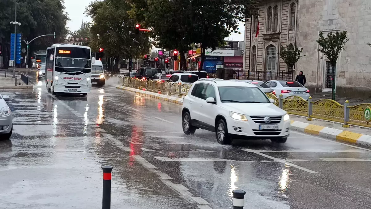 edirnede kuvvetli yagislar su birikintisi ve agac devrilmesine neden oldu RMdC23C4