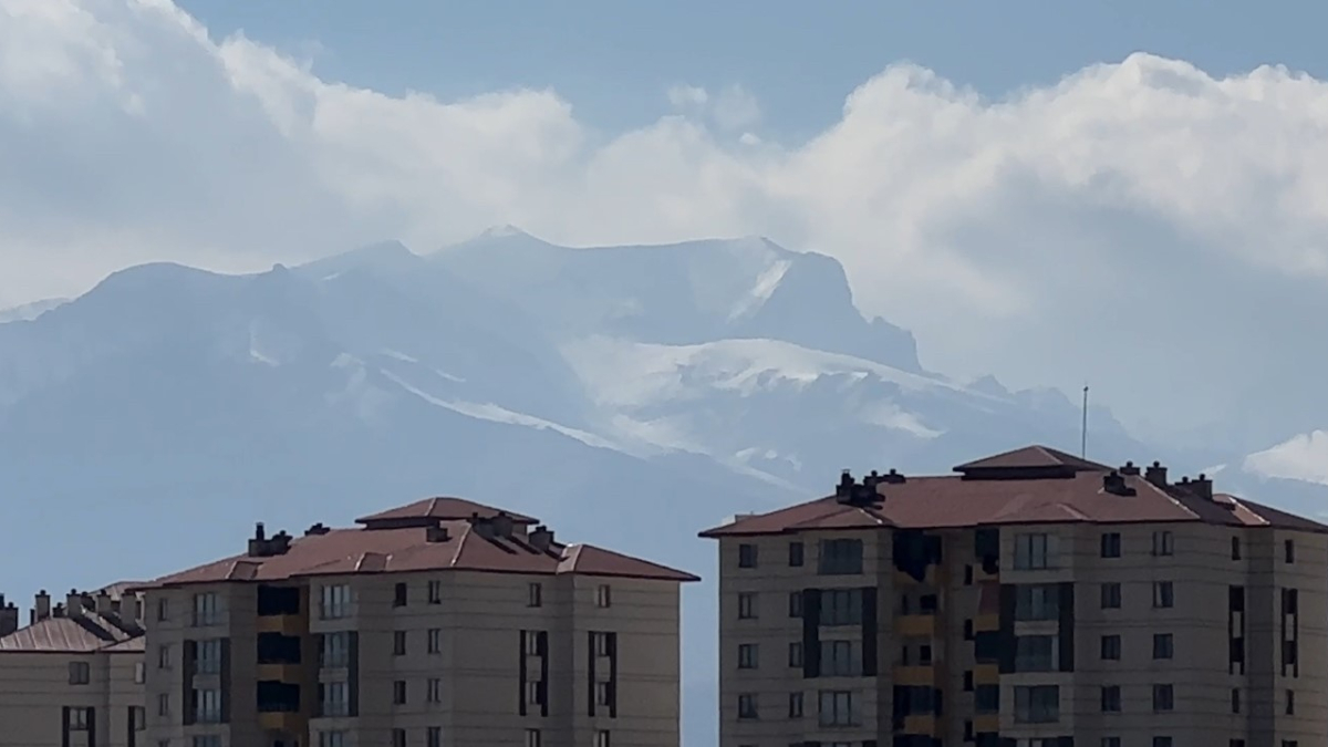 hakkaride daglar beyaza burundu yiUa1aYT.jpg