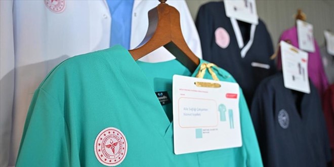 saglik calisanlarinin kiyafetleri standartlasiyor hemsireler lacivert ebeler murdum giyecek Y2ynGnwj.jpg