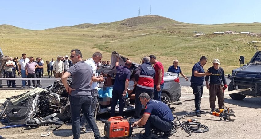 Kaza sonrasi arac hurda yiginina dondu 2 olu 1 yarali mTAfNfjn